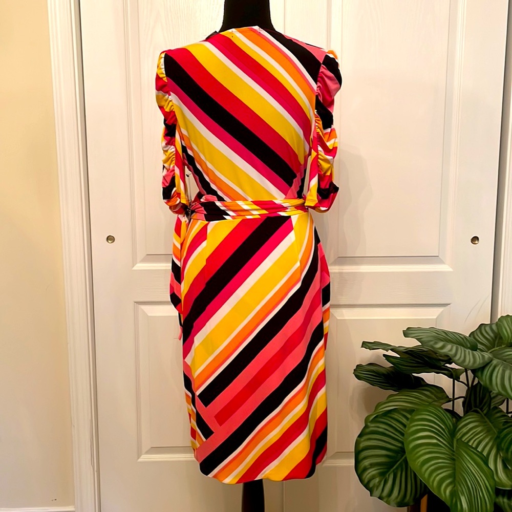 Colorful Wrap Dress💛🧡🖤💓 - Picture 4 of 10